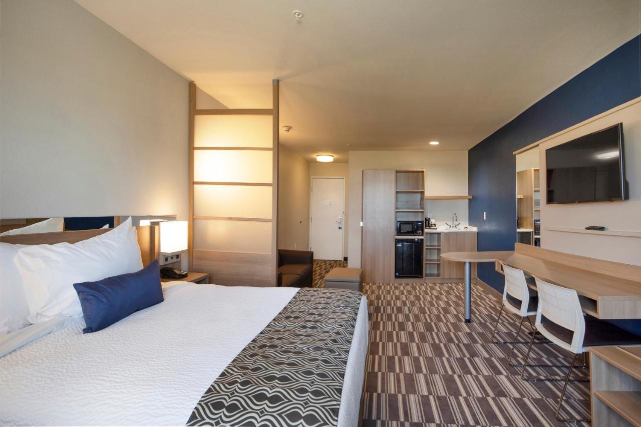 Microtel Inn & Suites By Wyndham Loveland Exterior photo